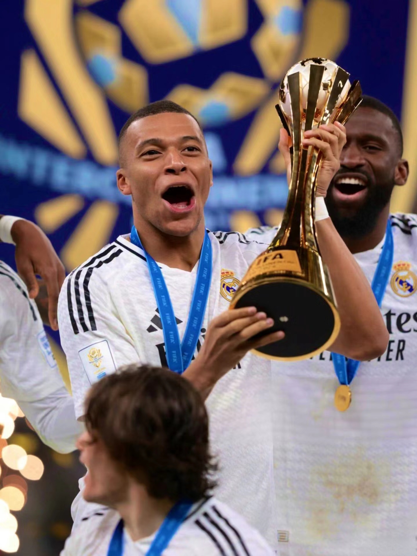 40亿美元 40亿美元