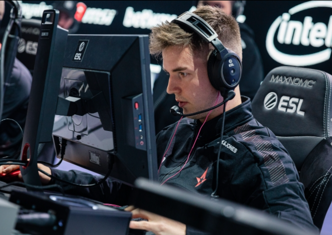 反映出不仅 反映出不仅